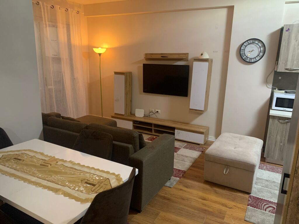 Jepet me qera 2+2 mobiluar liqeni thate 549 eu