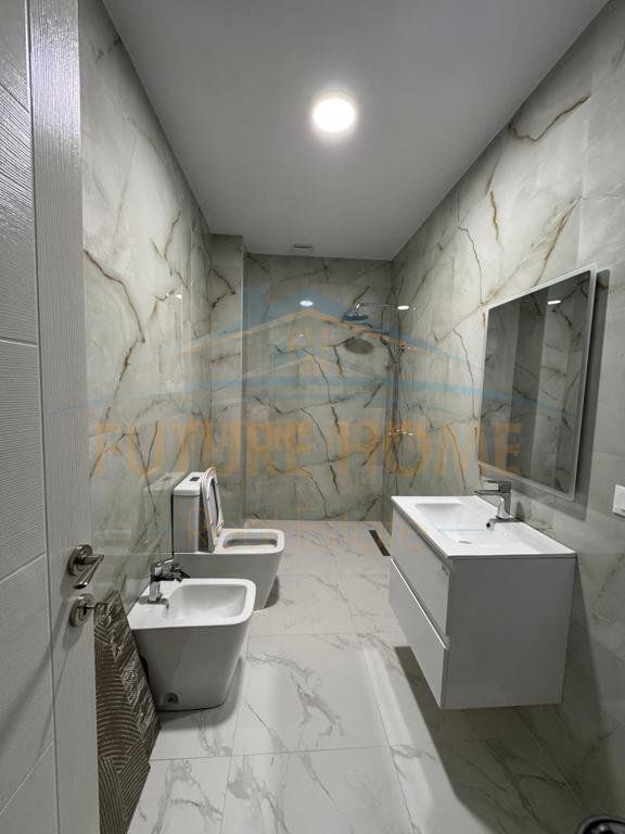Shitet, Apartament 2+1,Fresk, Tirane