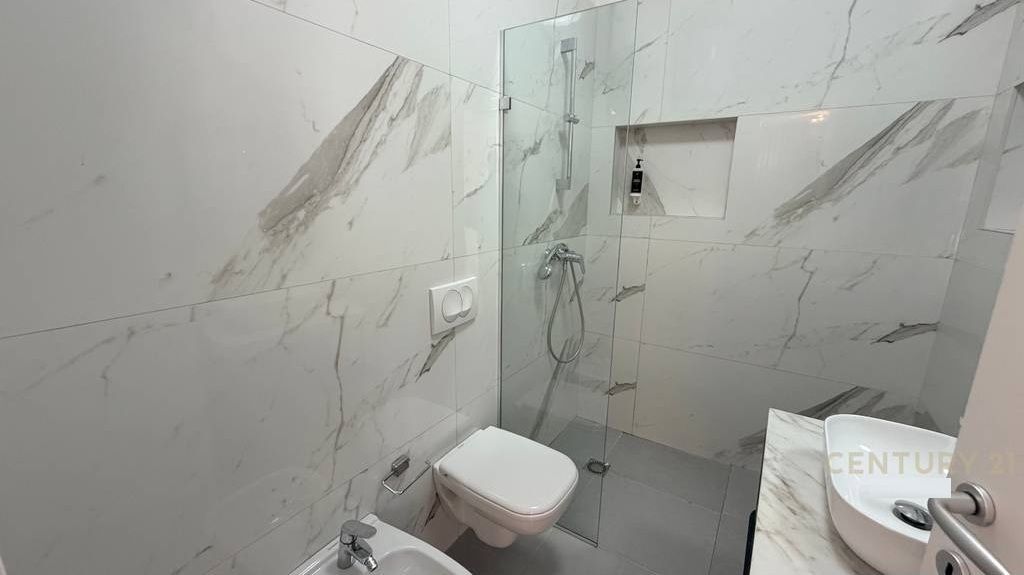 AFFITTASI APPARTAMENTO 1+1 IN VIA BARRIKADAVE !