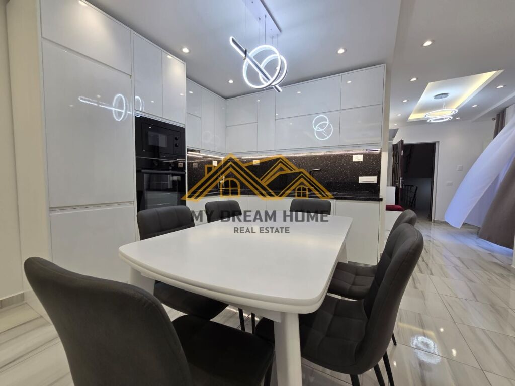 SHITET SUPER APARTAMENT 2+1 TEK SHKEMBI KAVAJES!