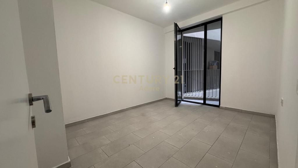 Shitet apartament 3+1+2 + post parkimi te perfshire ne cmim tek Mine Peza! 360,000 € Sip. Totale  152m2