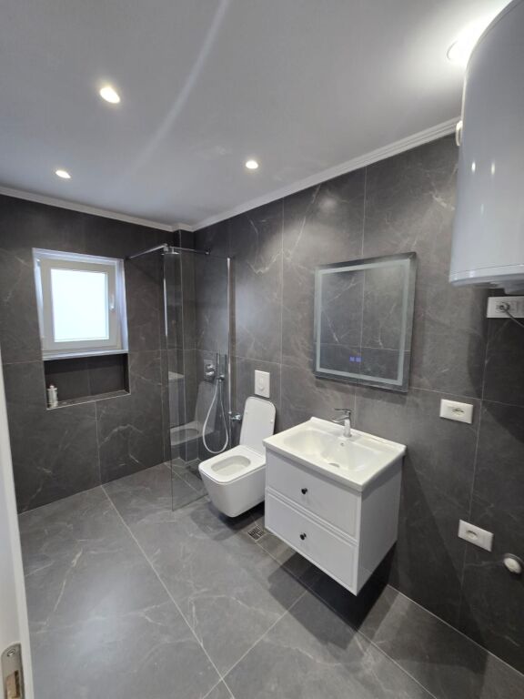 APARTAMENT ME QERA 2+1 RRUGA E DURRESIT 1.500 EURO