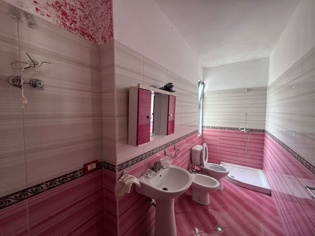 🏠 Shitet apartament 2+1+2 në Durrës