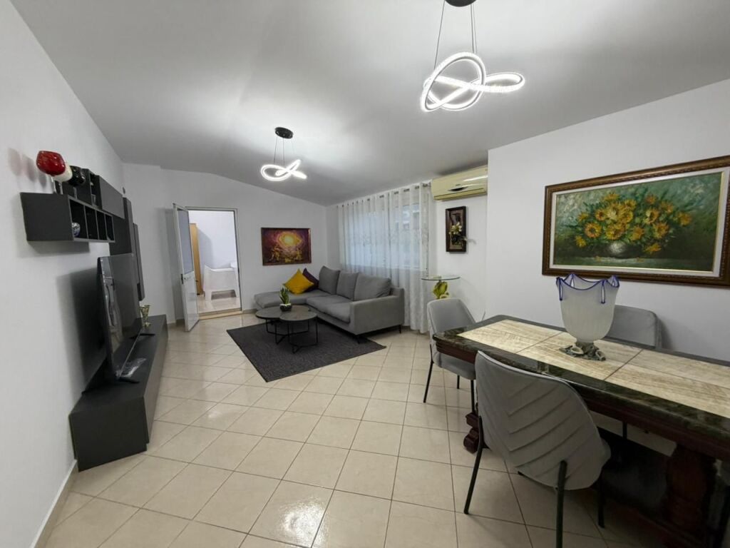 QERA 2+1 LIQENI I THATË , VERANDE , PARKIM