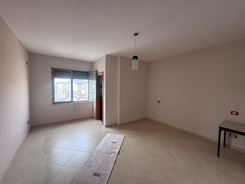 🏠 Shitet apartament 2+1+2 në Durrës