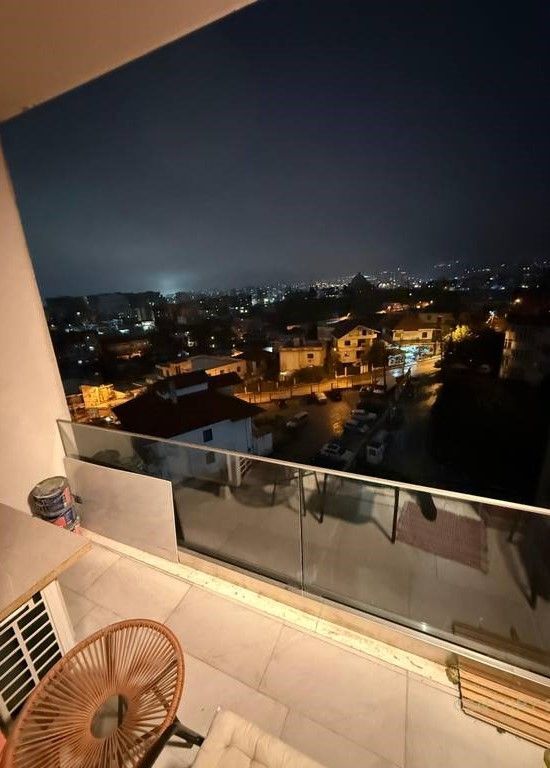 Shitet apartament i tipologjise 2+1+2 me post parkimi ne kompleksin “Darling” Ali Demi!
