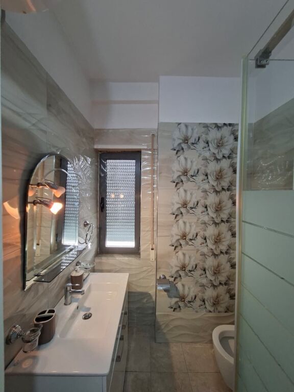 Me Qira : Apartament 2+1+2 &amp; 1 BLLK (📍Komuna e Parisit ) ✨️ E mobiluar / Hera e parë me qera 🔥🔥 69.000 Lek 💶💶