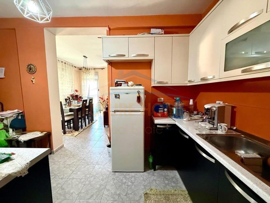 Shitet, Apartament 2+1, Ali Demi, Tiranë.