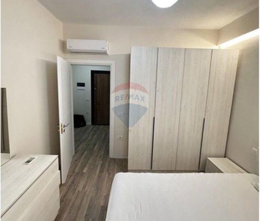 1+1 ME QIRA TE URBAN GATE, ASTIR