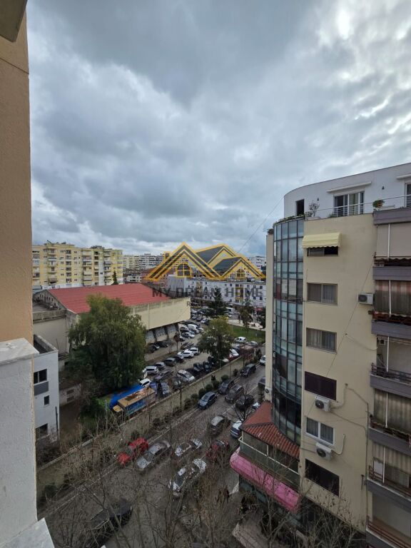 SHITET APARTAMENT 2+1+2 NE QENDER DURRES!