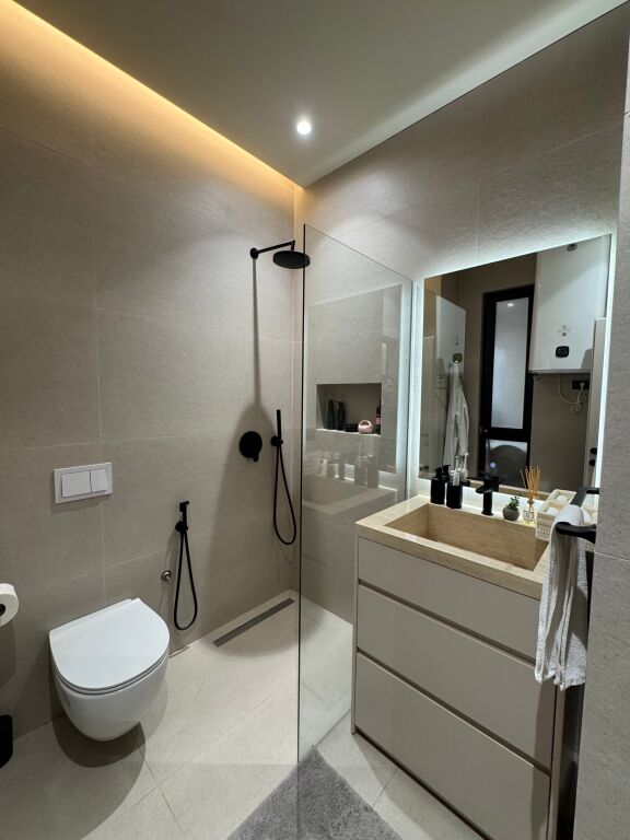 Jepet apartament me qira