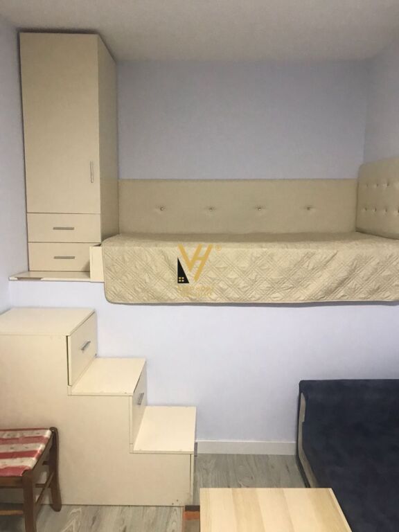 JEPET GARSONIERE ME QERA PRANE KOMPLEKSIT TURDIU, ISH FUSHA E AVIACIONIT 25.000 LEKE