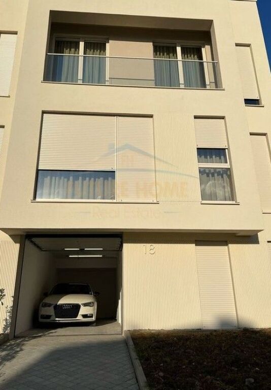 Qira Vilë 3-kateshe, Aba Residence, Sauk