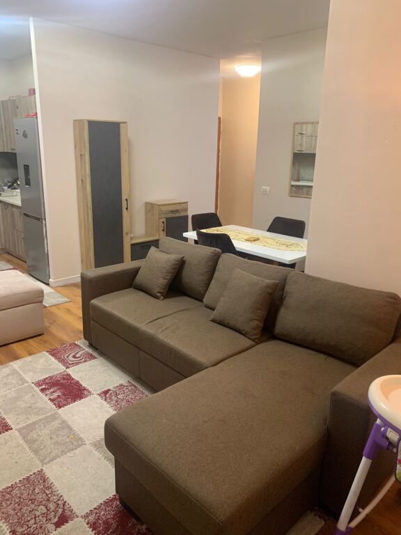 Jepet me qira 2+1 Rr.Eduart Mano Kompleksi Xhillari 550€