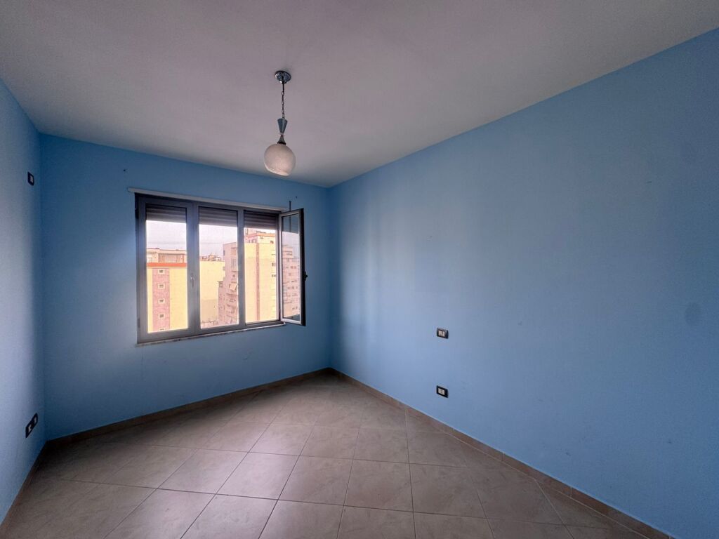 🏠 Shitet apartament 2+1+2 në Durrës
