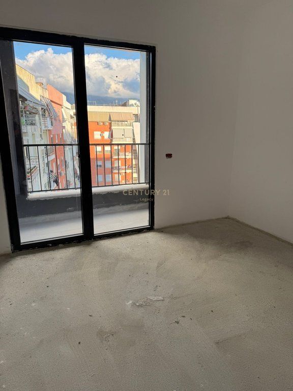 Shitet apartament 2+1 rruga Jordan Misja 170,000 € Sip. Totale  87m2