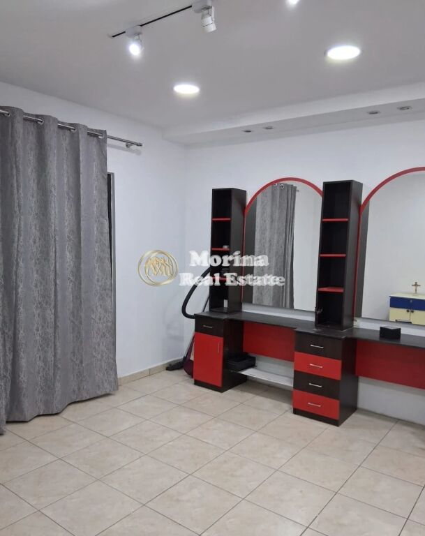 Affitto | Casa privata 3 + 1 | Kinostudio | 500 €/mese