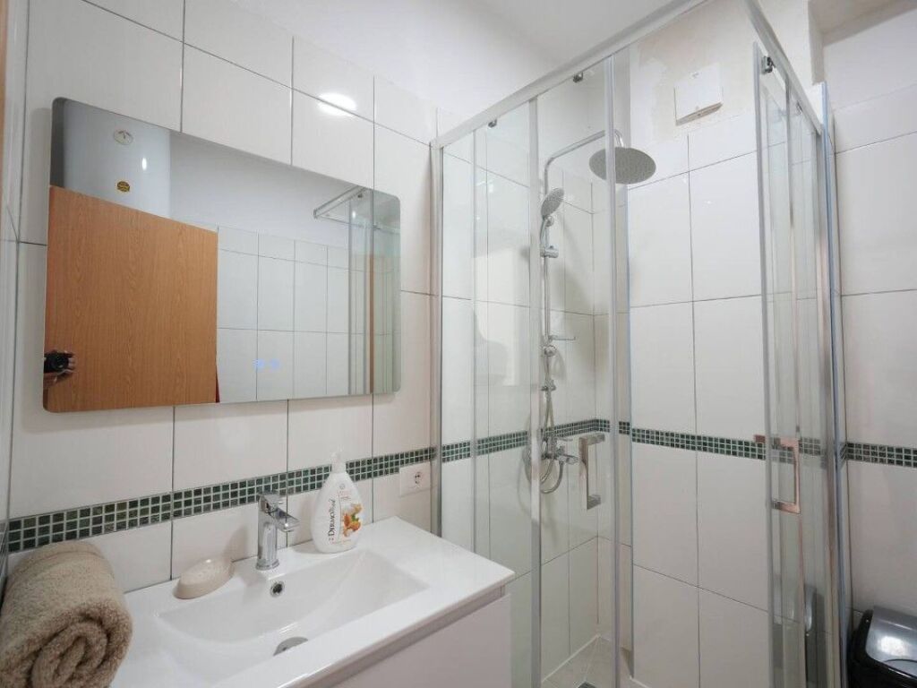 AFFITTASI SUPER APPARTAMENTO 1+1 CON VISTA MARE SULLA SPIAGGIA DI DURRES