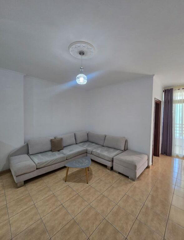 Shitet apartament vije e parë te Shkembi i Kavajes