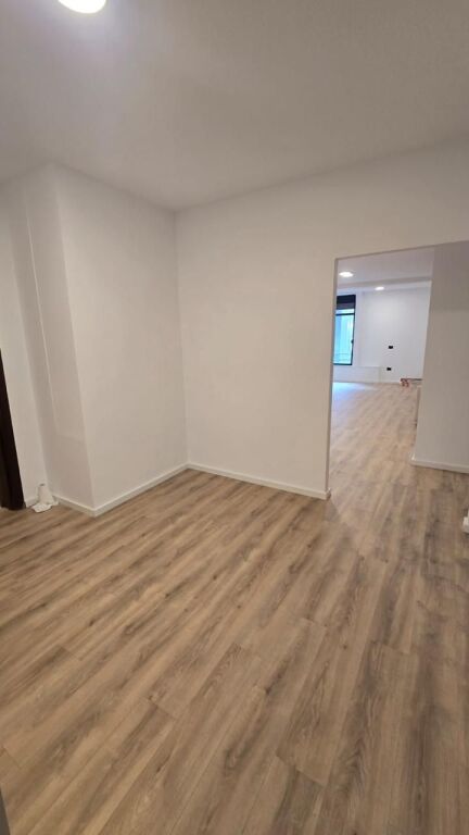 AMBIENT PER ZYRA, MYSLYM SHYRI