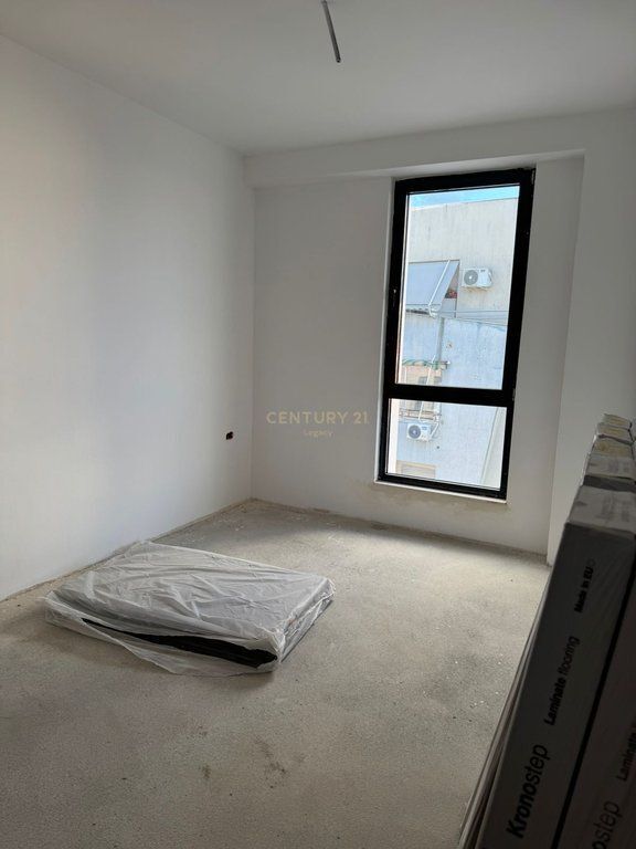 Shitet apartament 2+1 rruga Jordan Misja 170,000 € Sip. Totale  87m2
