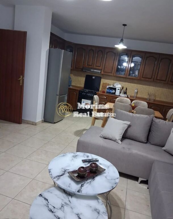 Affitto | Casa privata 3 + 1 | Kinostudio | 500 €/mese