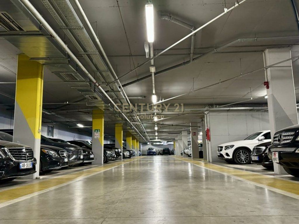 DISPONIAMO 6 POSTI AUTO  1 STANZA TECNICA IN VENDITA, VILLA-L2 !
