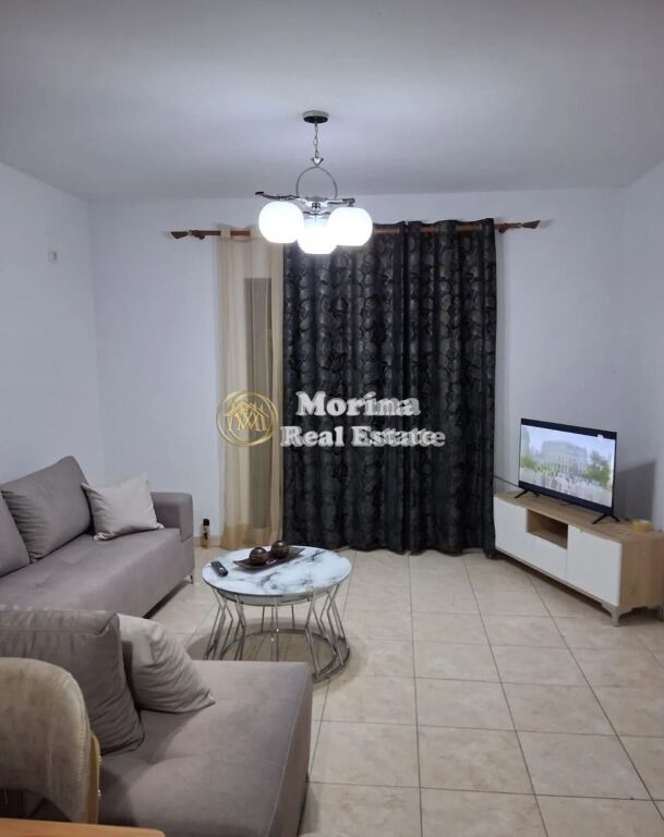 Affitto | Casa privata 3 + 1 | Kinostudio | 500 €/mese