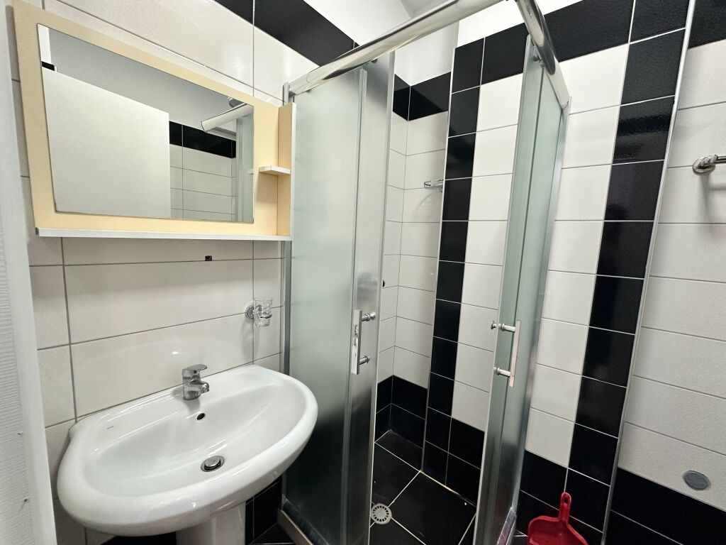 Appartamento con vista mare completa in affitto a lungo termine a Vlora