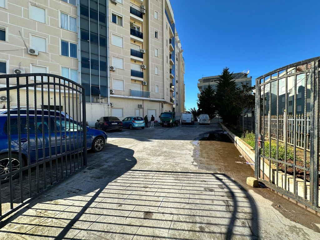 Appartamento con vista mare completa in affitto a lungo termine a Vlora