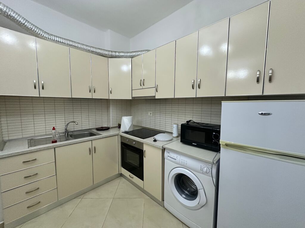 Appartamento con vista mare completa in affitto a lungo termine a Vlora