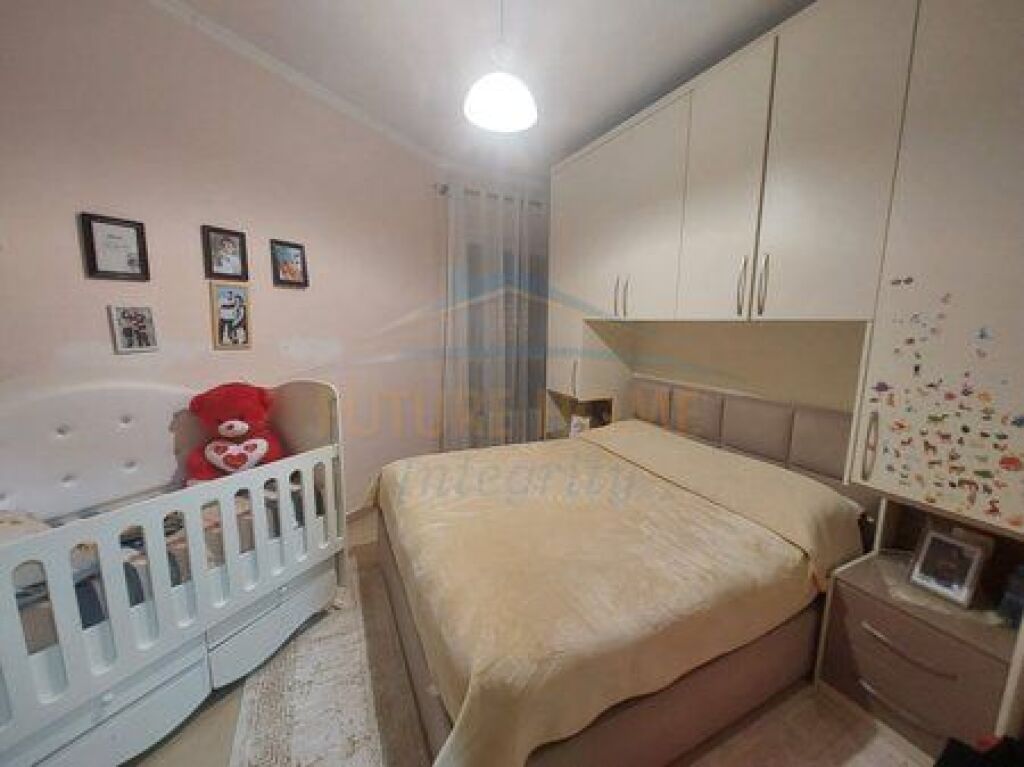 Shitet, Apartament 1+1+2 Ballkone, Materniteti i Ri, Tiranë.
