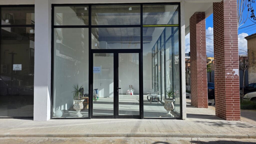 Locale commerciale in affitto al Nuovo Mercato!