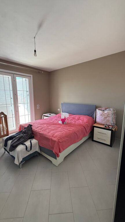 🏡 Shitet Vilë 4-katëshe në zonën e Bathores