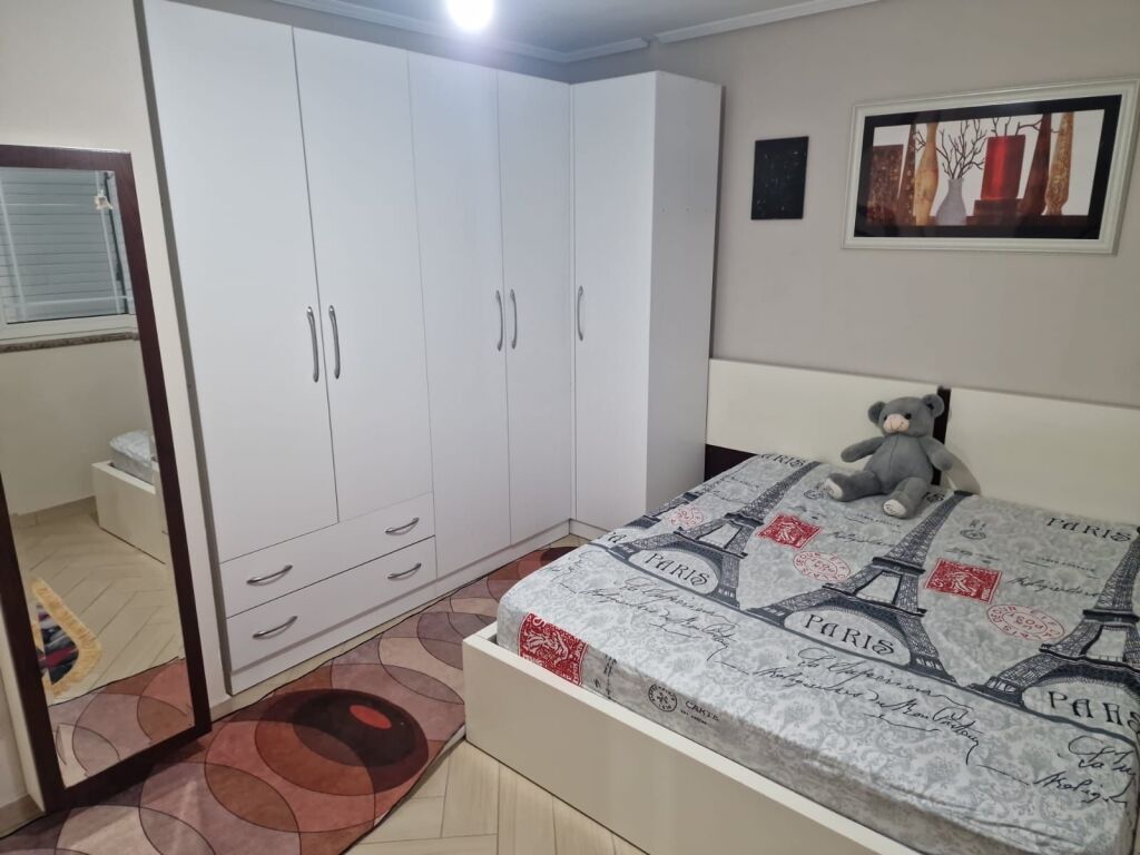 🏠 JEPET ME QERA APARTAMENT 2+1  📍 Përballë Ring Center💰 Çmimi: 65.000 lekë / muaj (pak i diskutueshëm)