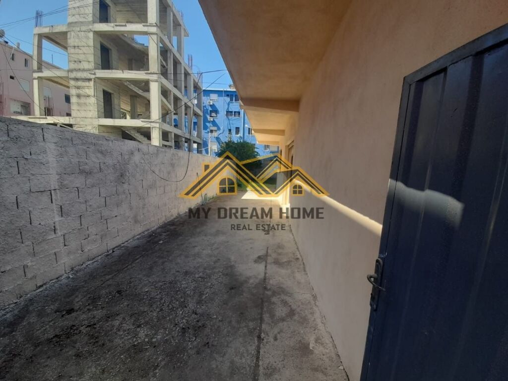 SHITET OBJEKT+TRUALL PRANE VALA PARK STADIUMI DURRES!