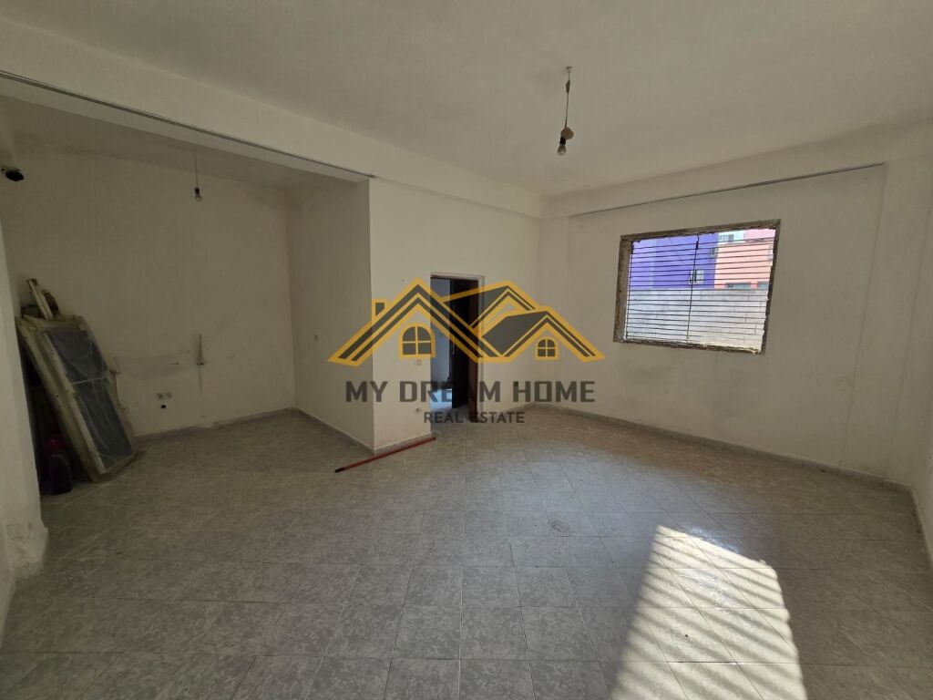 SHITET OBJEKT+TRUALL PRANE VALA PARK STADIUMI DURRES!