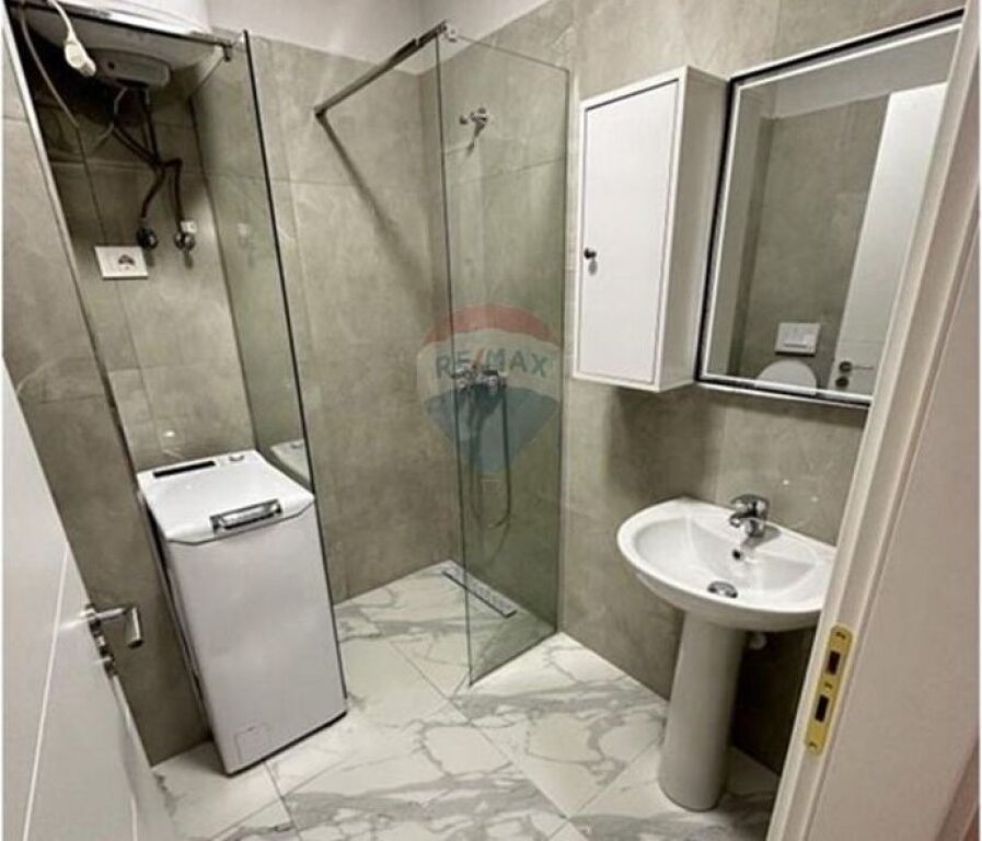 1+1 ME QIRA TE URBAN GATE, ASTIR