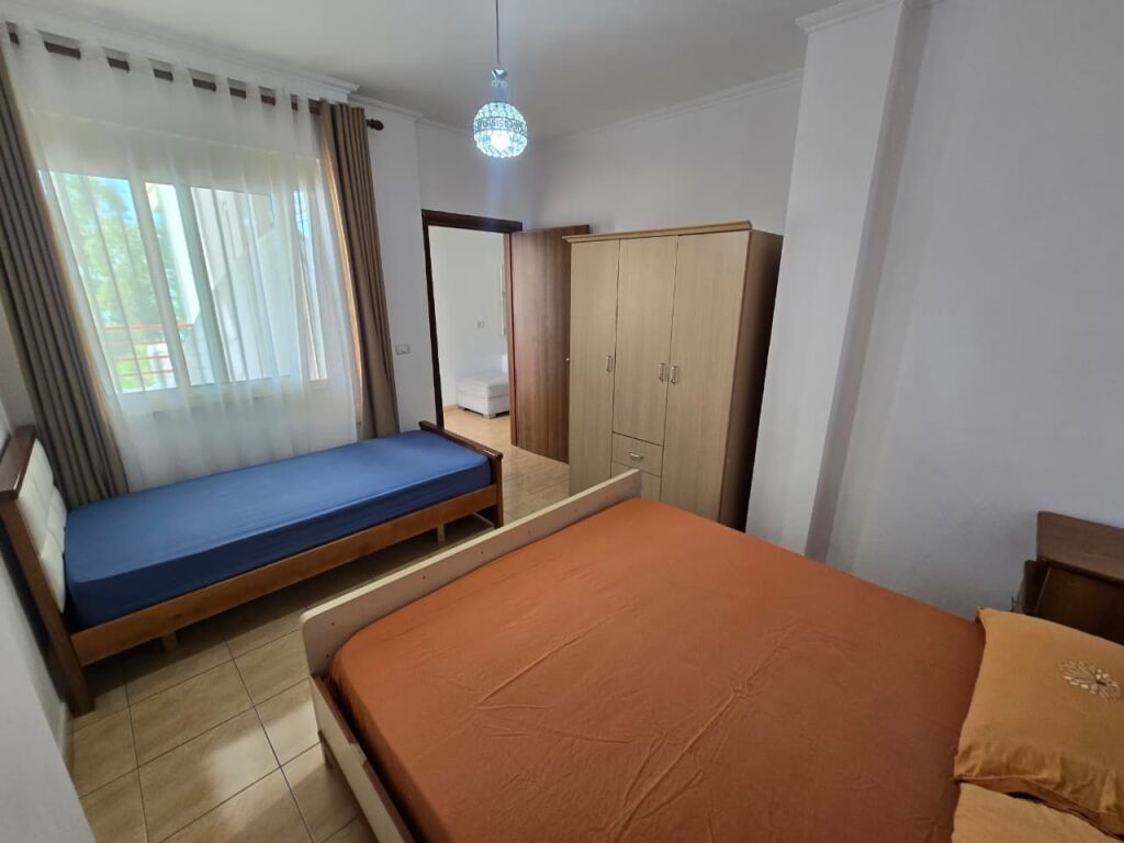 Shitet apartament vije e parë te Shkembi i Kavajes