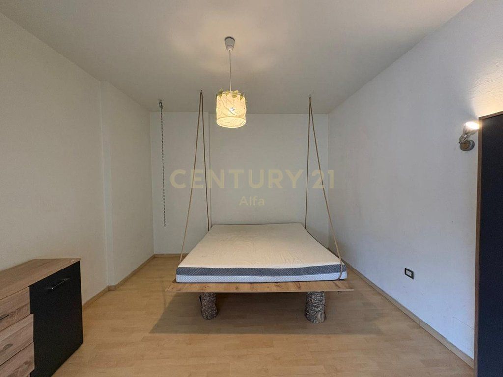 Apartment 168 m2 for sale at Zogu i Zi! 350,000 € Total area 168m2