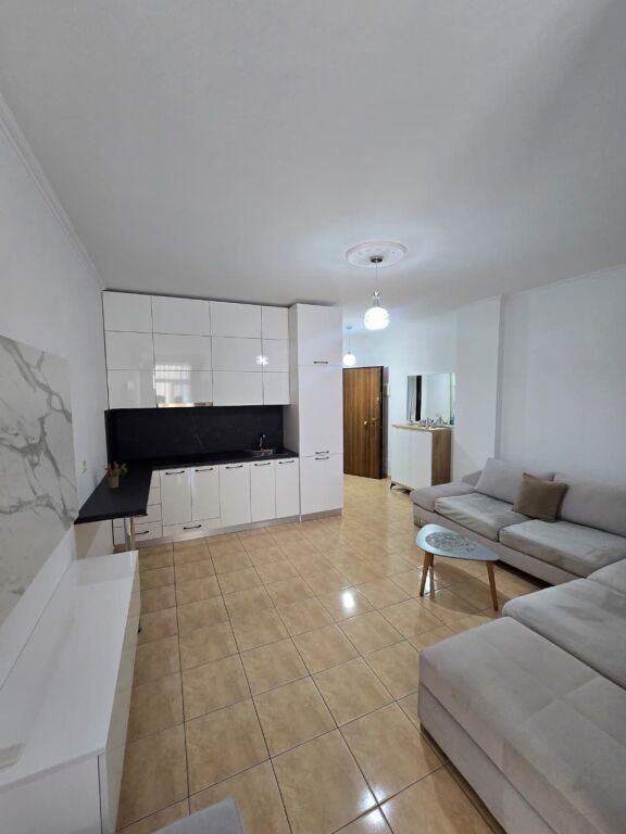 Shitet apartament vije e parë te Shkembi i Kavajes