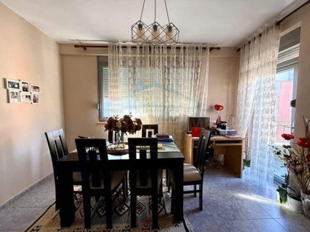 Shitet, Apartament 2+1, Ali Demi, Tiranë.