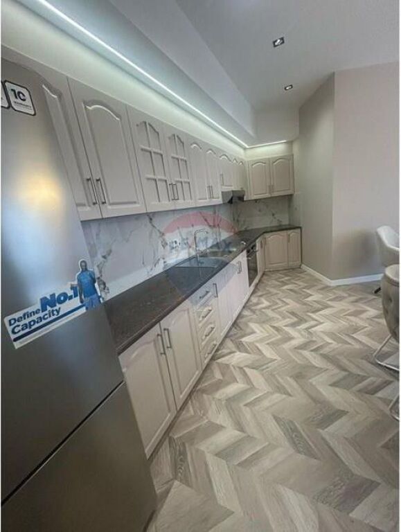 Shitet Apartament 2+1+2 ne Qender