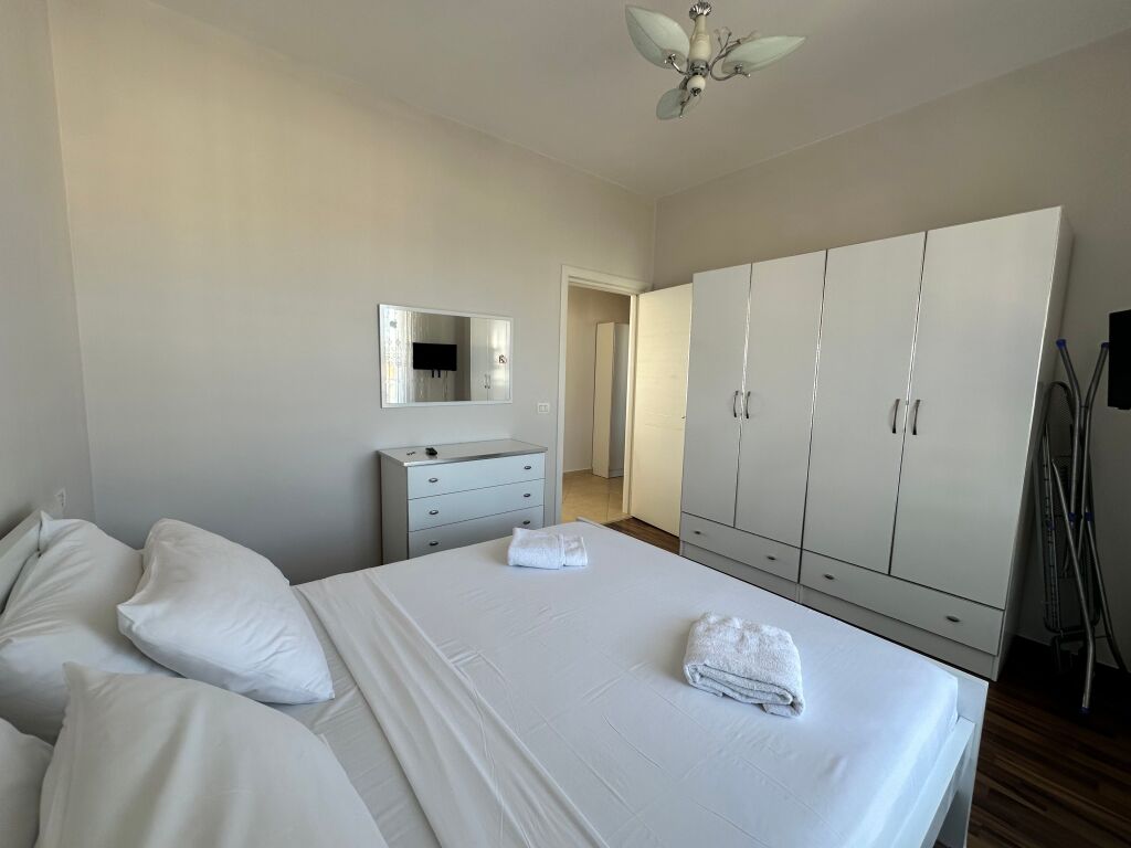 Apartament me pamje të plotë nga deti për qira në Vlorë