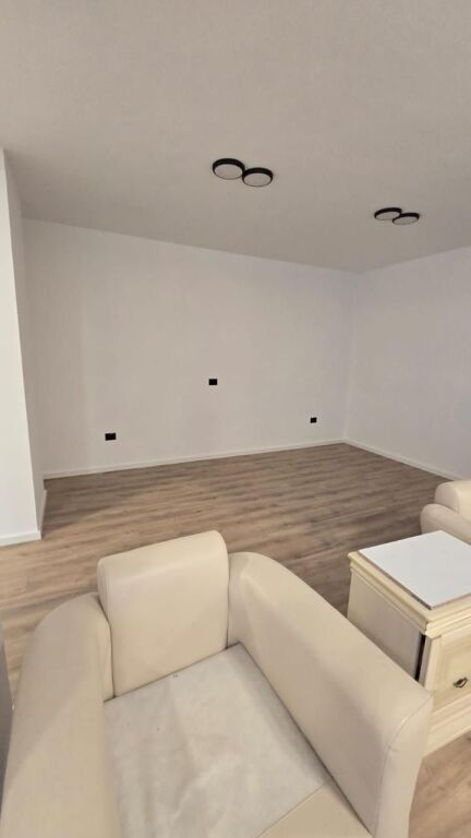 AMBIENT PER ZYRA, MYSLYM SHYRI