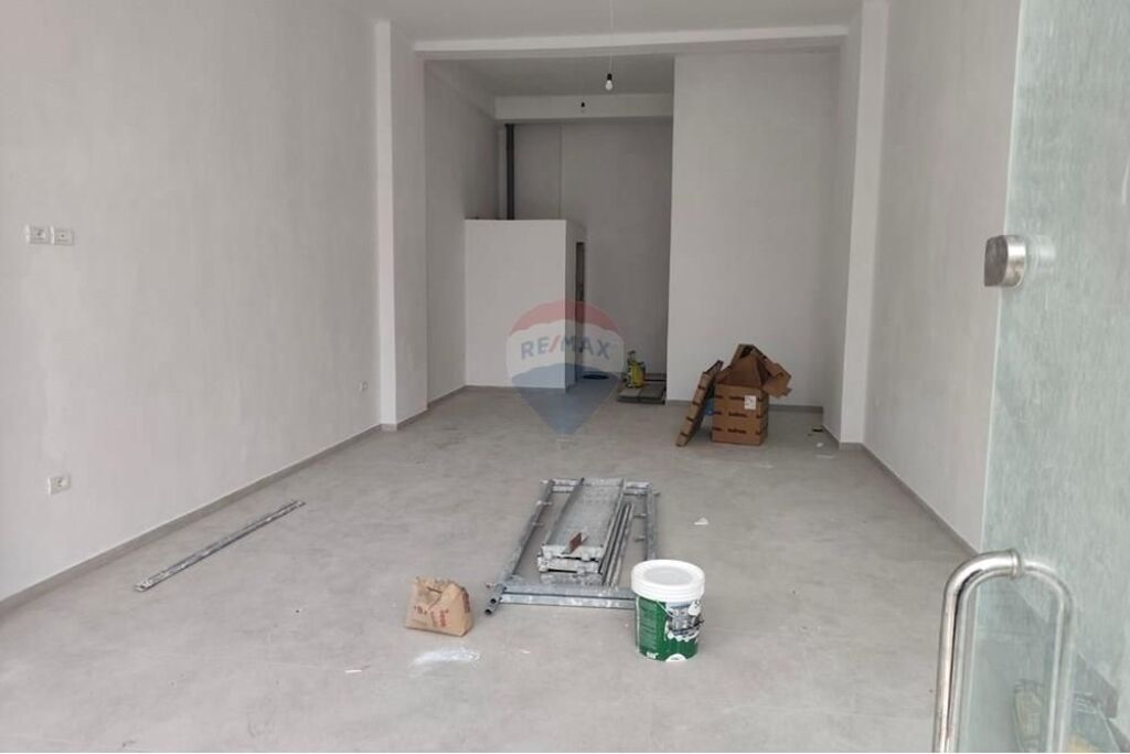 Shop for rent in Astir
