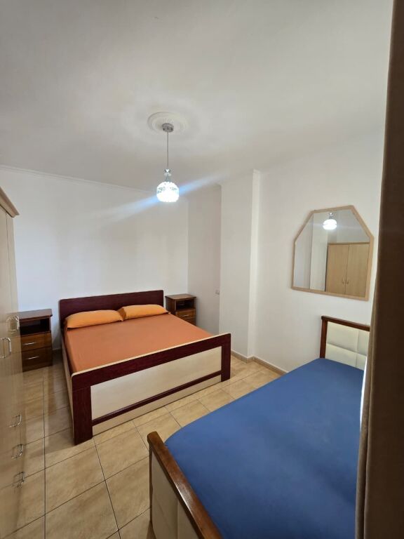 Shitet apartament vije e parë te Shkembi i Kavajes