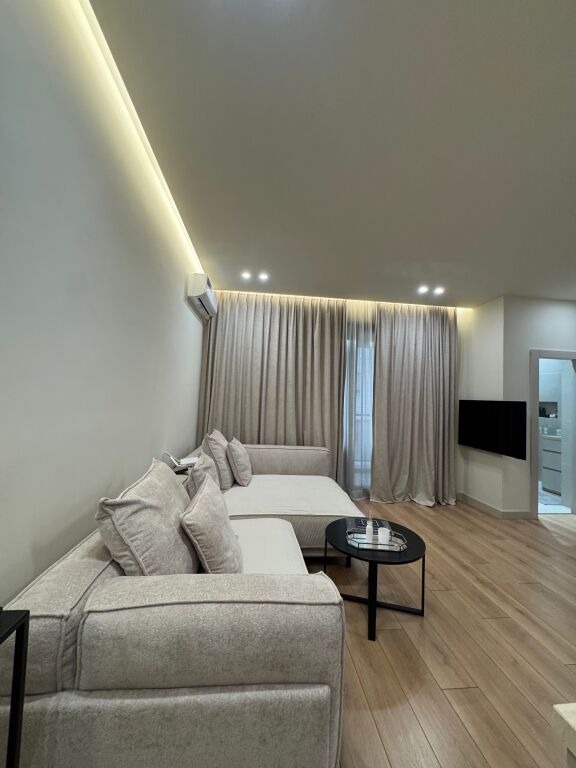 Jepet apartament me qira