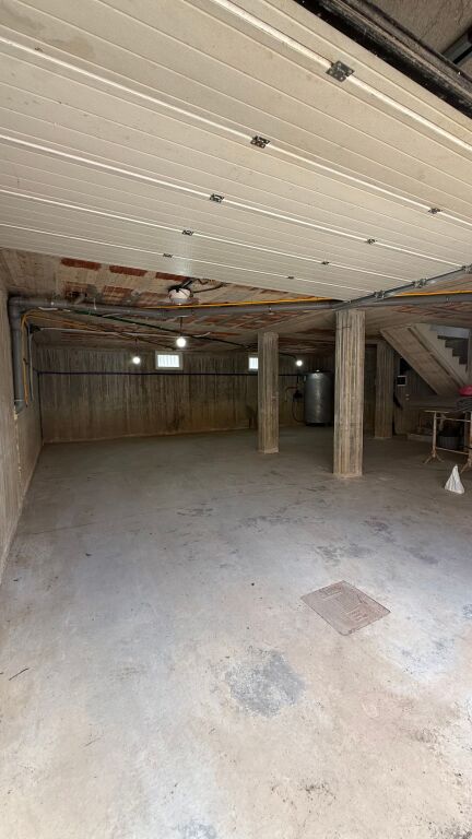 🏡 Shitet Vilë 4-katëshe në zonën e Bathores