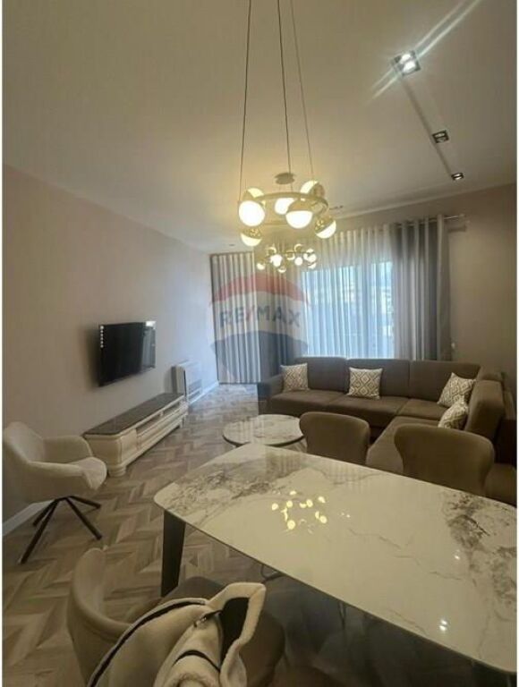 Shitet Apartament 2+1+2 ne Qender